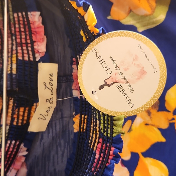 NWT Vine and Love Blue top - Picture 2 of 3